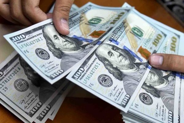 افزایش نرخ دلار در مرکز مبادله ارز و طلای ایران