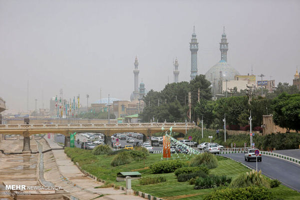 گرد و غبارمهمان ناخوانده قم شد
